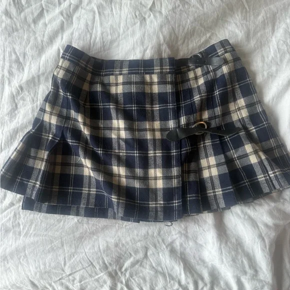 Brandy Melville Navy and Cream Plaid Mini Skirt - Picture 1 of 4